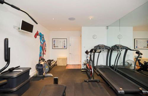 The Clapham Crib - Spacious 4BDR House with Patio - Photo 44