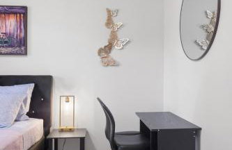 Perfect cute home in Garner with firepit & king bed - Foto 16