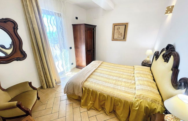 Pool, Jacuzzi and Events Room - Charming Villa in Umbria - Sleeps 24 - Lake View - Foto 10