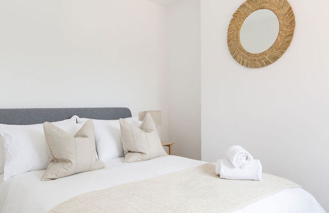 Stylish 2 Bed City Stay - Photo 20