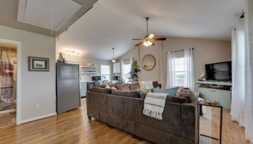 Fish and Boat Home with Spacious Yard in Seadrift - Foto 5