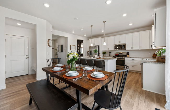 New Build W/ Great Backyard & Lake Access! - Foto 32