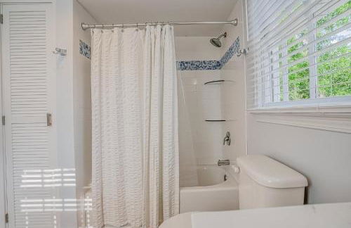 Sea Glass Cottage on Duke - Three Bedrooms Downtown Beaufort - Photo 31