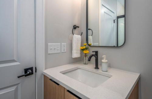 Prime OTR, 3 Lux Queen Beds, Two 55in TVs, Steps to TQL, Findlay Market, Light Rail, Fast Wifi - Foto 17