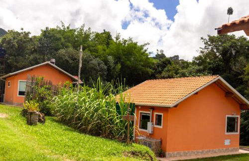 Chalé Canto do Galo 2 - Hidro da Jacuzzi, Lareira Ecológica, Cozinha Completa, Wi-Fi 80mbps, próximo a comércio local e relaxando ao som do riacho - Photo 34