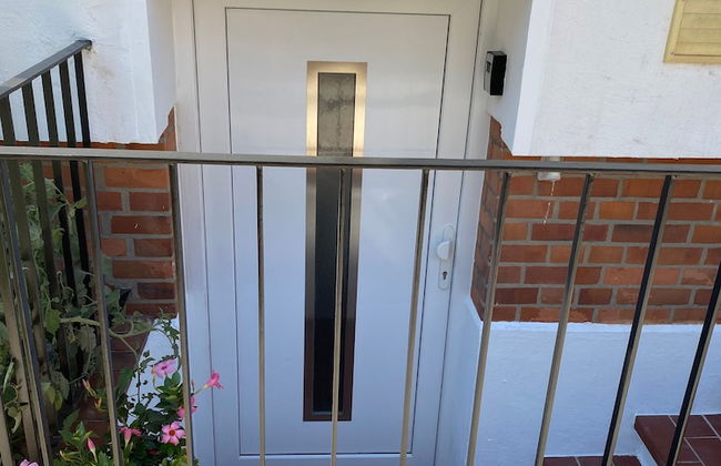 Cozy Furnished Basement Apartment - Photo 13