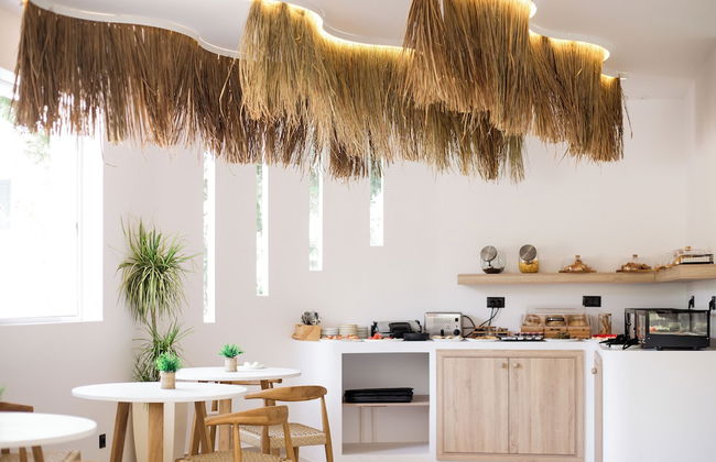 Stay Helios - Aparts & Pool Suites - Photo 5