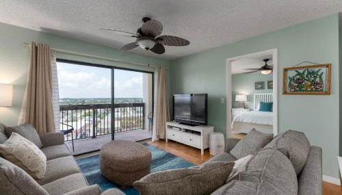 Beach views with top complex amenities and covered parking! - Foto 2