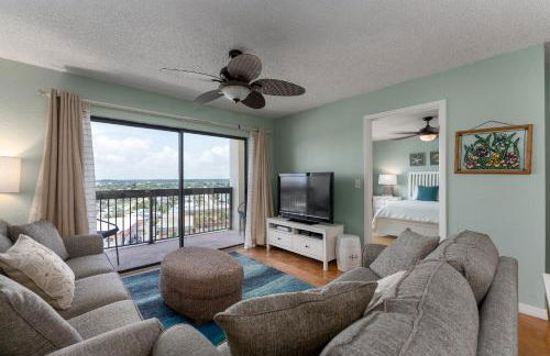 Beach views with top complex amenities and covered parking! - Foto 2