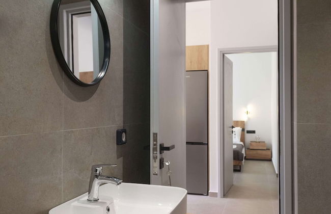 Parikia's Urban Oasis - Photo 24