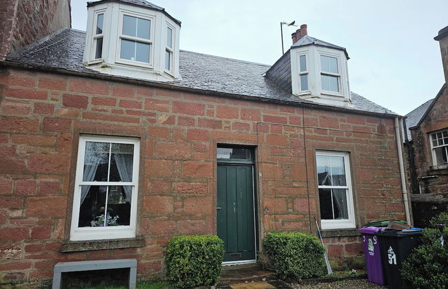 3-bed Cottage With Garden in Kirriemuir Centre - Foto 1