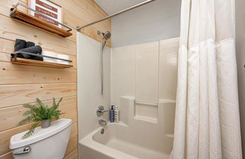 5 min to Grand Park, 1Level, Stocked Kitchen, King Bed, GameRm, Firepit, BBQ, Pet Friendly - Foto 19