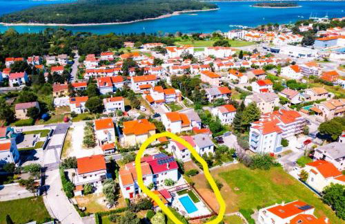 Home Away From Home with a heated pool - Foto 16