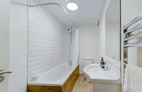 Duplex Redhill town centre Apt by Livingo Stays - Foto 6