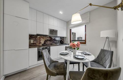 Wola Apartment - 9th Floor, Parking & Balcony - by Rentujemy - Foto 3