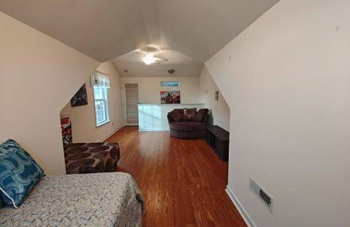 Workers Love It Here! 3 Bedroom House with screened in porch - Foto 31