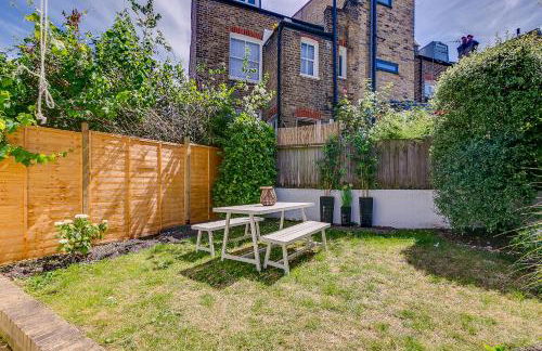 Balham near Tube Victorian House 4 Bedrooms 9 beds - Photo 25