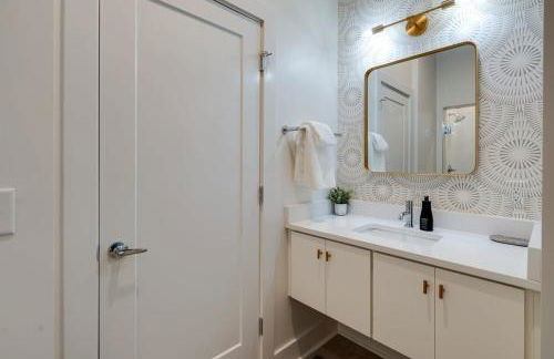 Luxury Townhouse with Rooftop Deck Less than 10 mins to Downtown - Foto 27