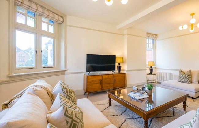 Dragon Court - 3 Beds Office Terrace Garden - Photo 12