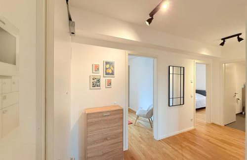 New-three room-Entire Apartment with two Balconies & Garage, Central-Fast Access to City Center - Barmbek -Stadtpark - Foto 44