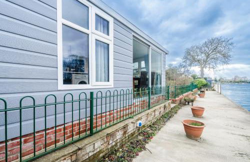 RIVER RETREAT- near Holloway U, Thorpe Park and Heathrow airport - Foto 62