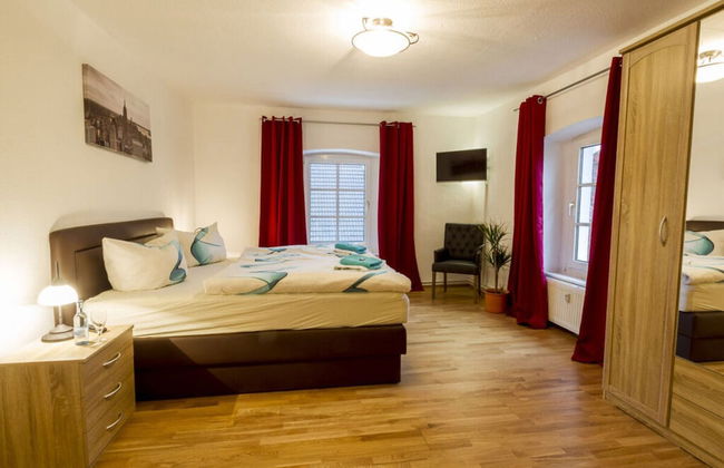 Courtyard View - Manor by the Lake - Photo 6