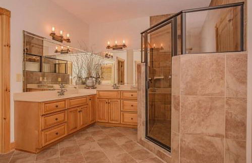 Splashing at the Bluff - Premier Smoky Mountain Views - Indoor Pool Spa - Luxury Cabin - Gatlinburg - Pigeon Forge - Foto 64