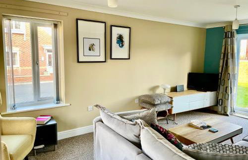 Stunning Large Detached Gloucester, 4 beds, 3 bedroom, 2 bathroom property, Nr Chelt, The Docks and Quays sleeps 6 - Photo 30