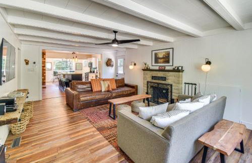 Cozy Retreat with Deck about 2 Mi to Pinecrest Lake! - Foto 4