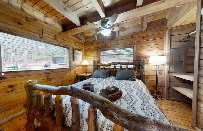 Pop's Perch 2 Bedroom Cabin by RedAwning - Foto 3