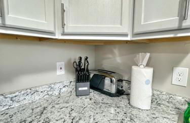 Stylish 2BR in Decatur - Big Deck - Pets OK - Fire Pit - Foto 12