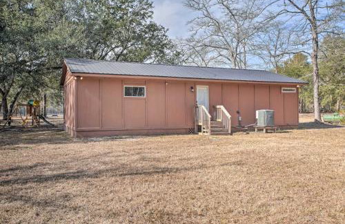 Charming Retreat on 20 Acres with Private Lake! - Foto 19