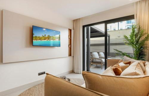 Stylish 2BR in Estepona, Walk to Beach & Old Town - Photo 26