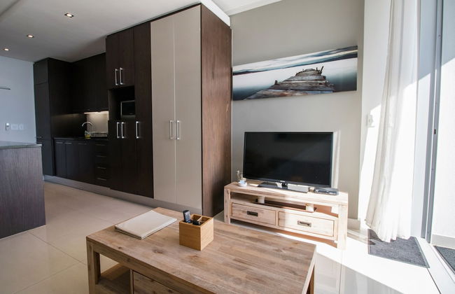 Camps Bay One Bedroom Apartment - The Crystal - Photo 8