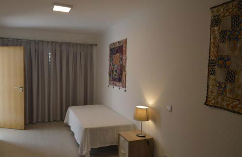 Moradia V2 nova e próximo da praia - Foto 2