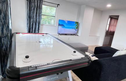 Two Story Pool home - walk to beach - Foto 15