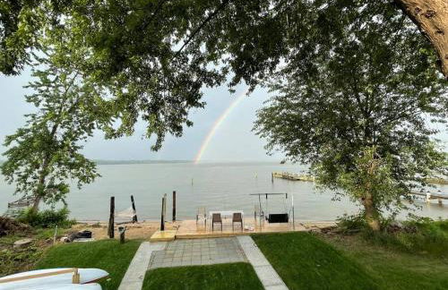 Waterfront Home with Private Beach, Stunning Views - Foto 17