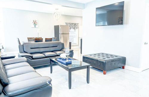 Group Friendly 6BR Near Aquarium & Niagara Falls - Photo 7