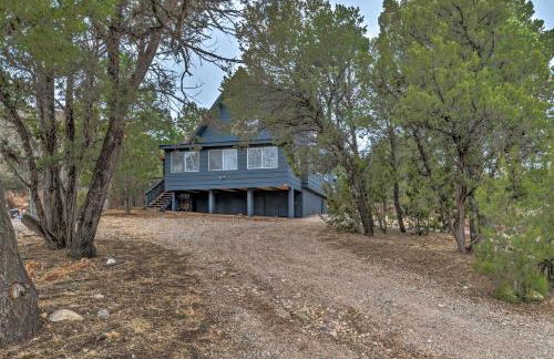 Mtn Escape with Deck and Views - Near Race Track! - Foto 3