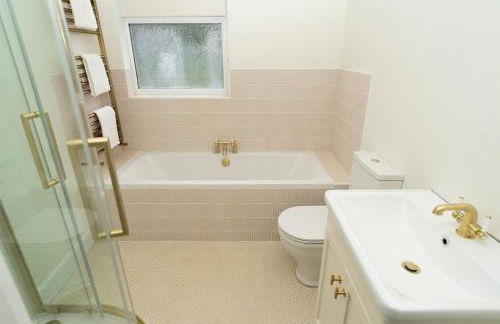 Spacious Family Stay Near the City - Foto 2