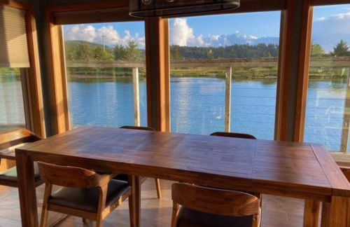 Riverside retreat with stunning views, historic charm - Coastal adventure awaits - Foto 7