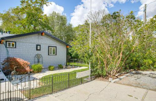 Hot Tub, Deck and Mtn Views Nine Mile Falls Duplex - Foto 27