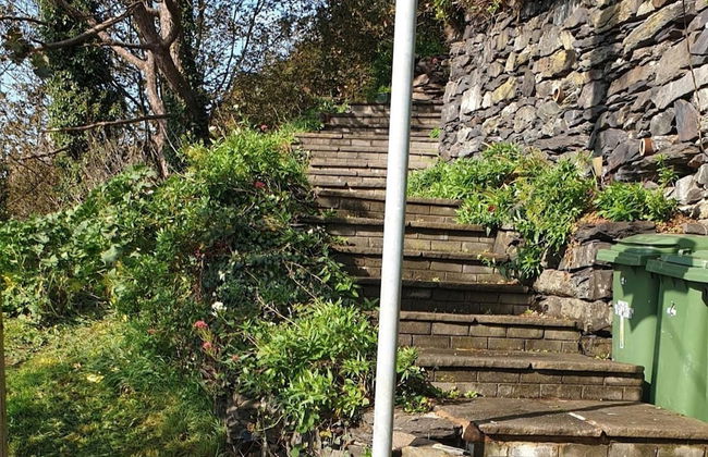 Seaview Apartment Sleeps 2 -patio -wifi -Tv - Photo 10