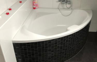 STN Deluxe Suite - Ferienwohnung mit 2 Schlafzimmer & Parkplatz, Highspeed WLAN, Netflix Premium, Zentral zu Audi & Schwarz Gruppe - Foto 12