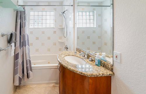 Charming 2BR Waterfront House - Foto 26