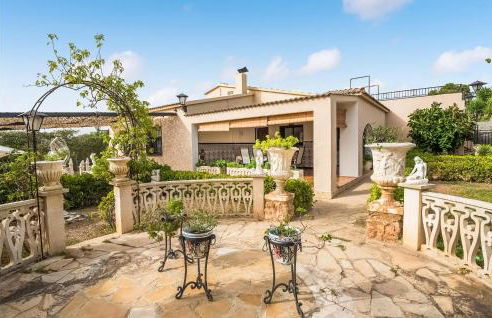 5 Bedroom Stunning Home In Roda De Berà - Foto 15