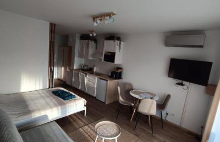 Studio by the River with Terrace, Basen, Sauna, Jacuzzi, Fitness - Foto 9