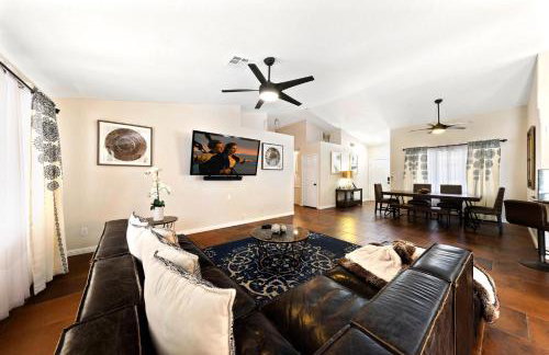 Ultimate Vacation: A Luxurious Oasis with a Pool! - Foto 19