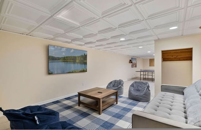 Elegant Spring Stay on Peaceful Retreat - Photo 8