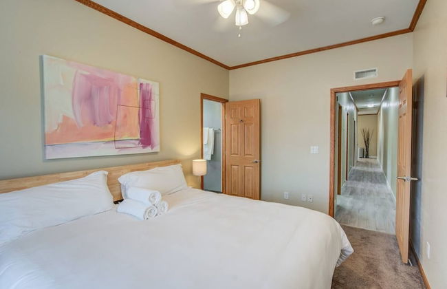 Pet-friendly 4 BR Family Stay Near Downtown - Foto 3